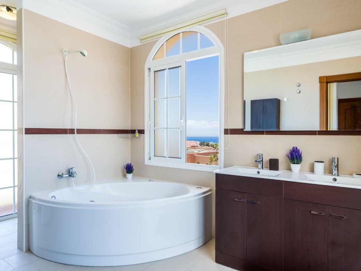Amazing Villa Viktoria! Pool Big Gardenアデヘ エクステリア 写真