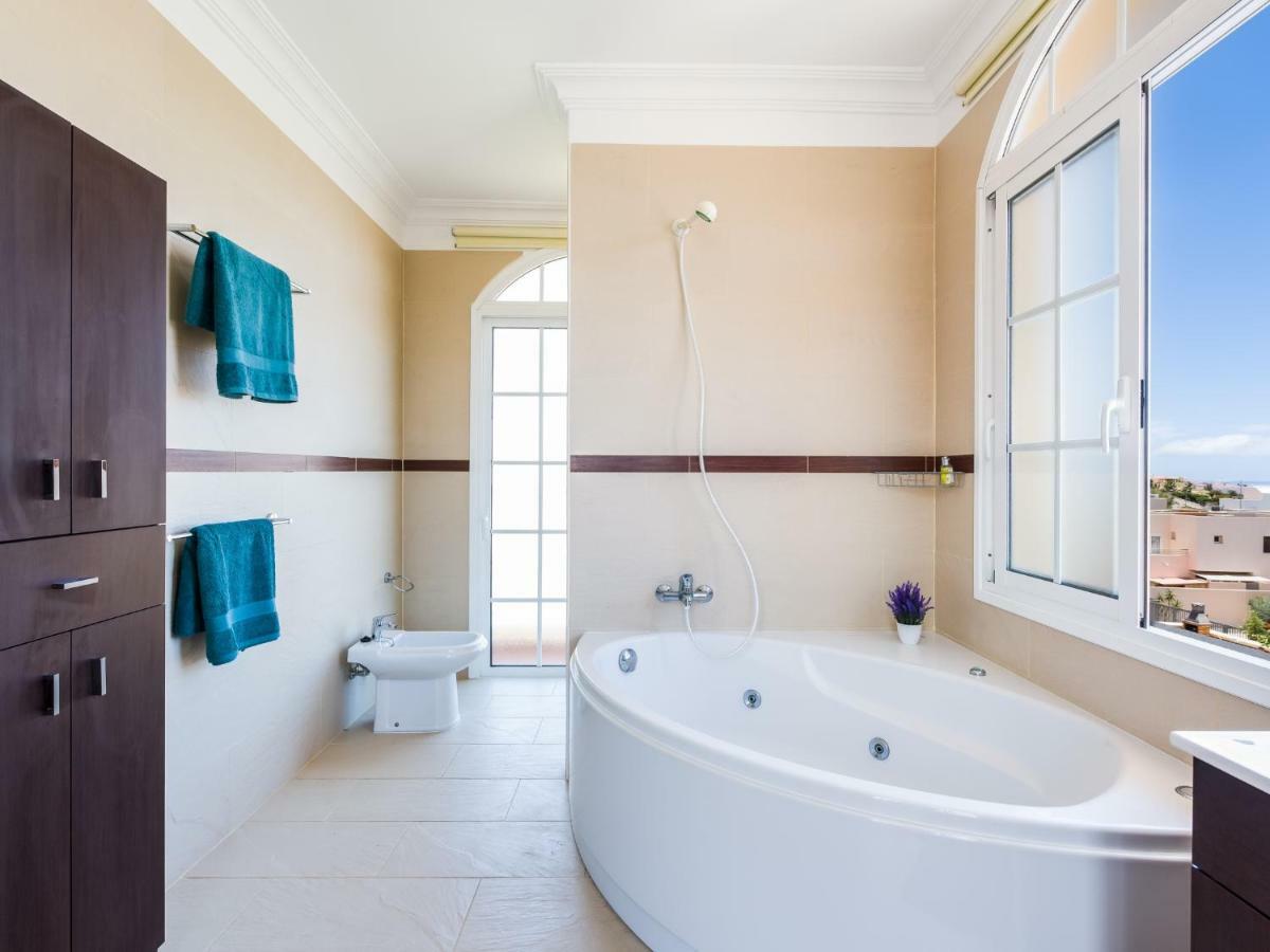 Amazing Villa Viktoria! Pool Big Gardenアデヘ エクステリア 写真